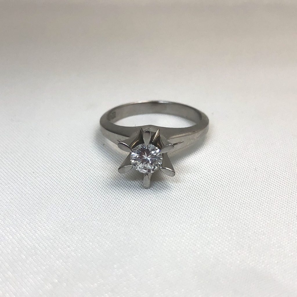 立爪のダイヤモンド婚約指輪のリフォーム