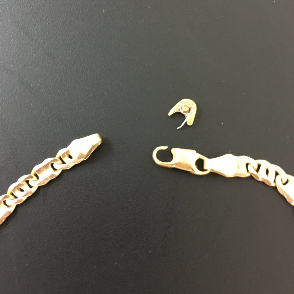 金のネックレスの留め具の交換修理